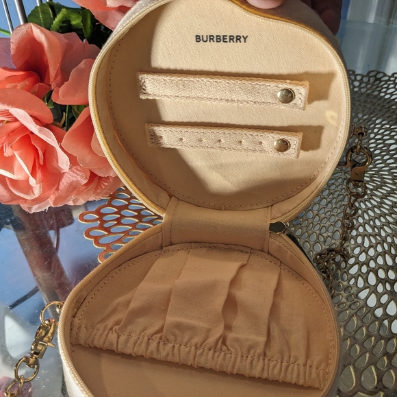 Burberry - Picture 2 of 10